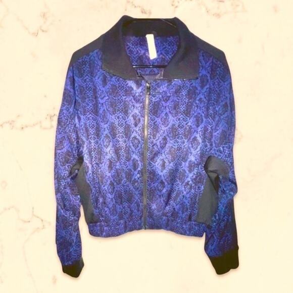 Athleta Brooklyn Bomber Zip Up Jacket Blue Python NWOT - Picture 1 of 3
